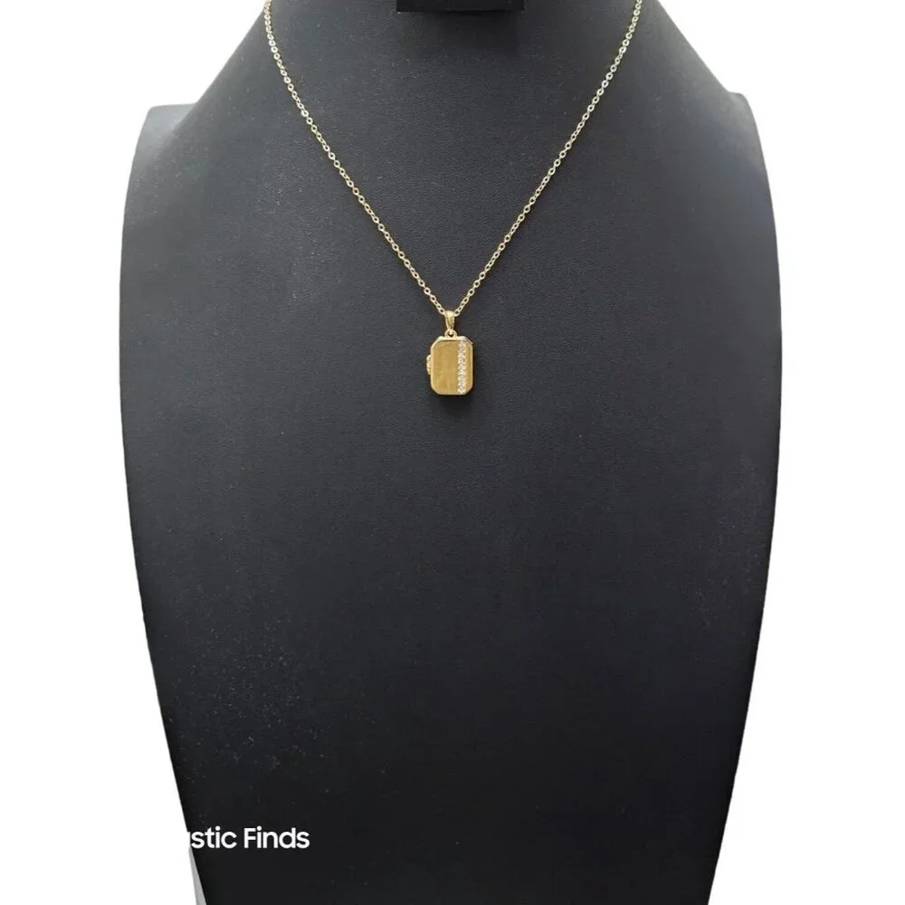 Gold Greenwich Locket Necklace With‎ Chain New